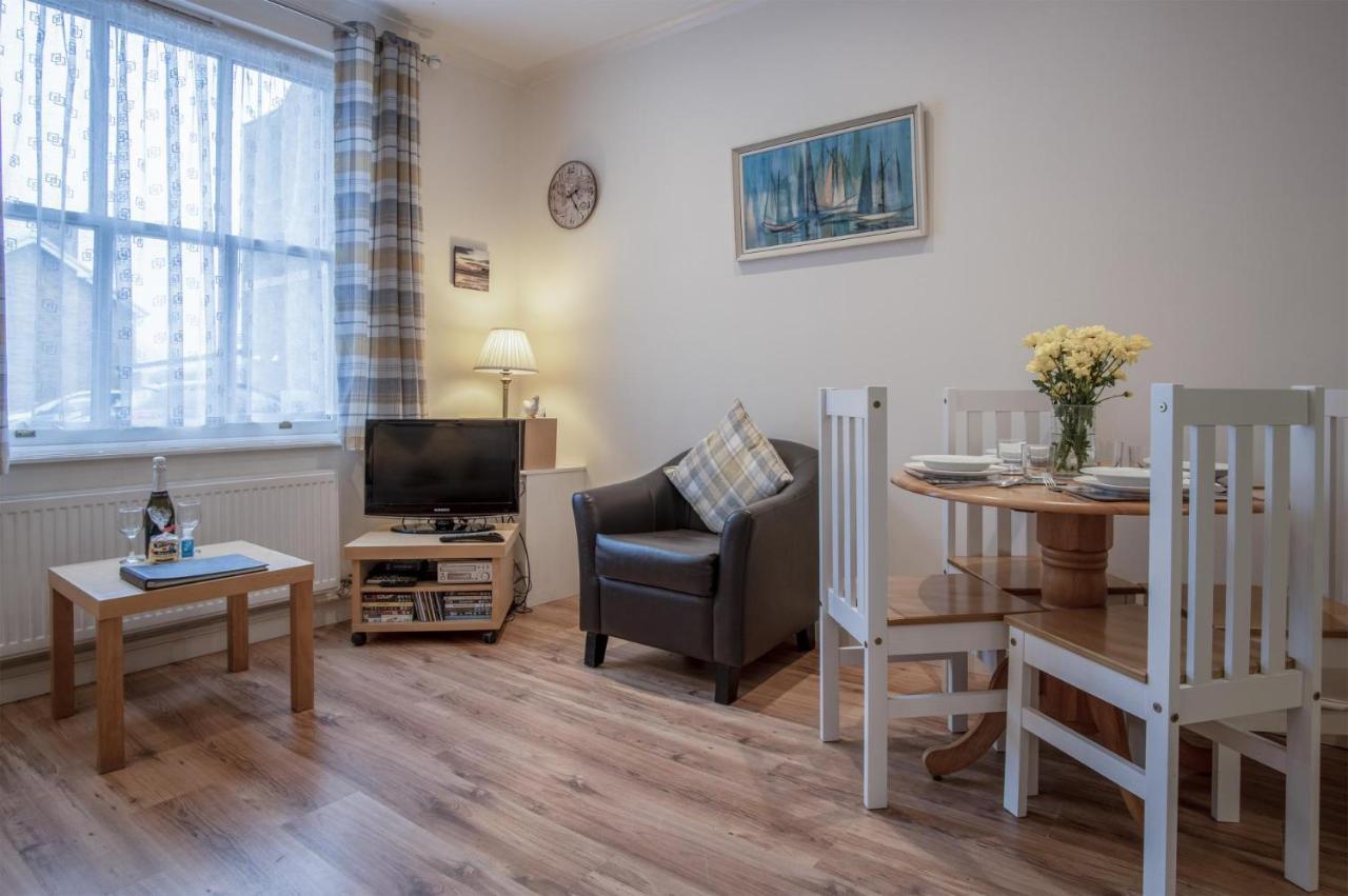 Arcadia - 1 Bedroom Apartment - Tenby Extérieur photo