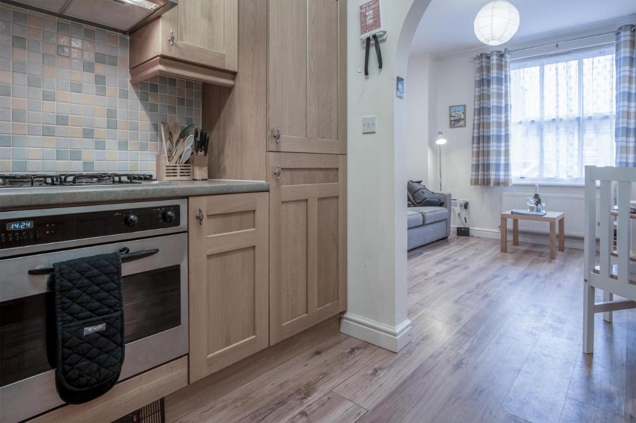 Arcadia - 1 Bedroom Apartment - Tenby Extérieur photo